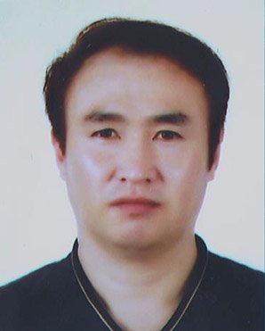 ▲ 인천경찰청은 평소 알고 지낸 중년여성을 살해하고, 시신유기를 도운 공범마저 살해한 권재찬(52)씨의 이름·나이·얼굴 사진을 9일 공개했다. 신상정보 공개 심의위원는 이날 회의를 열고 이번 사건이 법에 규정된 신상 공개 요건에 부합한다고 판단했다. 사진은 최근 강도살인과 사체유기 등 혐의로 구속된 권씨. ⓒ연합뉴스