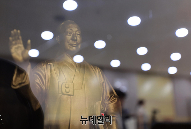 ▲ 서울지방보훈청내 박민식 국가보훈부 장관 집무실에 전시된 이승만 전 대통령 동상. ⓒ정상윤 기자