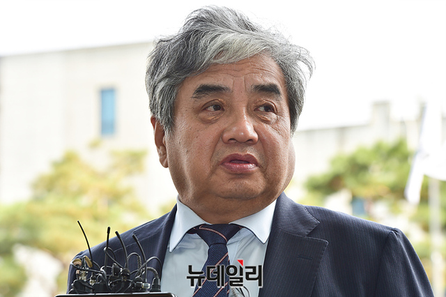 ▲ 종합편성채널 TV조선 재승인 심사 조작 의혹과 관련해 22일 오후 한상혁 방송통신위원장이 서울북부지방검찰청으로 구속 전 피의자심문(영장실질심사)에 출석하고 있다. ⓒ뉴데일리DB