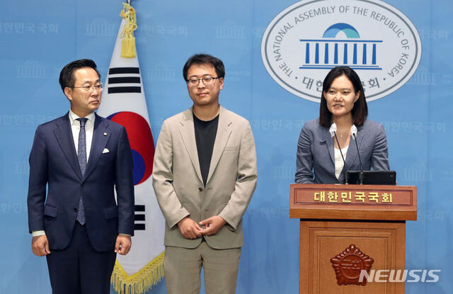 ▲ 김남희 더불어민주당 '김은경혁신위원회' 대변인이 23일 오후 서울 여의도 국회 소통관에서 혁신위 2차 회의 결과 브리핑을 하고 있다. ⓒ뉴시스