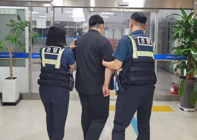 ▲ 충주시가 경찰과 합동으로 특이 민원인 대응훈련을 가졌다.ⓒ충주시