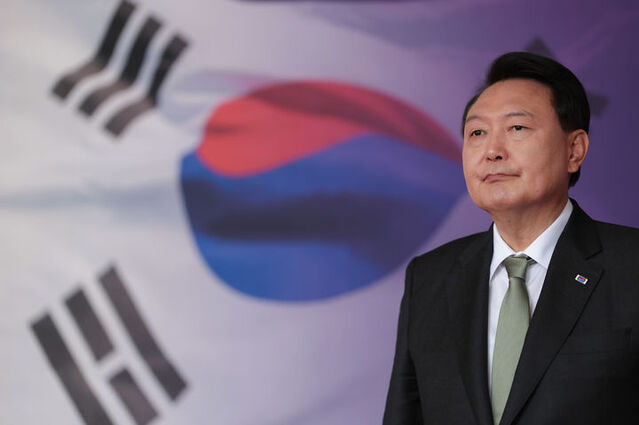 ▲ 윤석열 대통령이 지난 14일 청와대 영빈관에서 열린 국가유공자 및 보훈가족 초청 오찬에서 참석자들을 기다리고 있다. ⓒ대통령실 제공