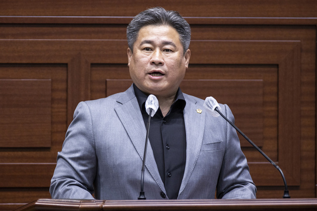 ▲ 최병근 경북도의원(김천)이 26일 열린 경북도의회 제340회 제1차 정례회 제3차 본회의 5분 자유발언을 통해  이상저온 피해농가에 대한 신속한 지원과 기후변화에 대응할 경북도 차원의 대책 마련을 촉구했다.ⓒ경북도의회