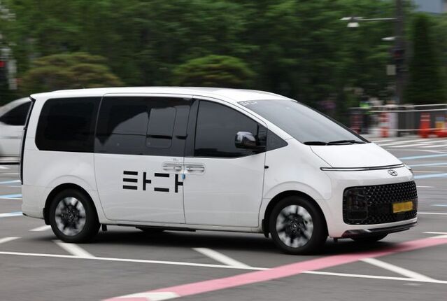 ▲ 지난 1일 오후 타다 로고가 붙은 자동차가 서울 세종대로 사거리를 지나고 있다.ⓒ연합뉴스