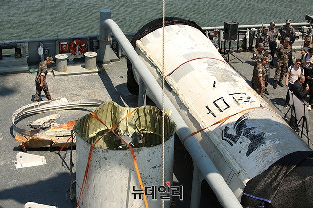 ▲ 지난 16일 경기도 평택 해군 제2함대사령부에서 공개된 북한 주장 우주발사체 '천리마-1형'. ⓒ공동취재단