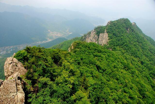 ▲ 영봉에서 하봉으로 내리뻗은 산등성.ⓒ진경수 山 애호가