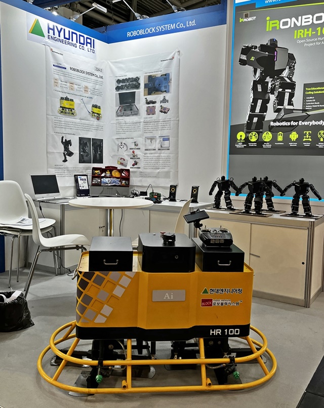 ▲ '2023 독일 뮌헨 자동화 전시회'에 마련된 한국 로봇 공동관에 전시된 'AI 미장 로봇'. ⓒ현대엔지니어링
