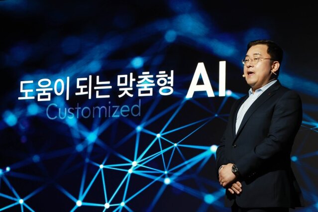 ▲ 송재호 KT AI·DX융합사업부문장 부사장이 21일 서울 중구 노보텔앰배서더 서울동대문에서 열린 'AI 사업 기자간담회'에 참석해 AI사업 전략을 소개하고 있다ⓒ연합뉴스