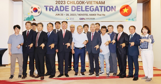 ▲ 베트남의 ‘국민영웅’으로 칭송받는 박항서 전 베트남 축구 국가대표팀 감독이 ‘일일 칠곡군 세일즈맨’으로 변신해 무역사절단 지원사격에 나서 눈길을 끌었다.ⓒ칠곡군