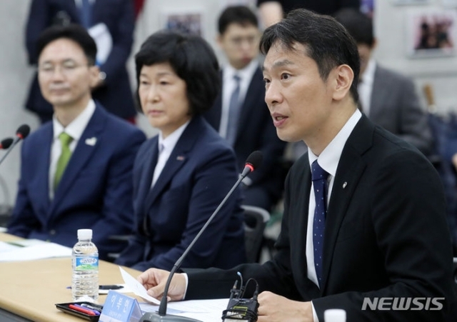 ▲ 이복현 금감원장이 29일 오전 서울 영등포구 굿네이버스 회관에서 열린 취약계층을 위한 후원금 전달식 및 소상공인 간담회에서 발언하고 있다.ⓒ뉴시스