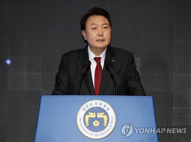 ▲ 윤석열 대통령이 지난 28일 서울 중구 장충체육관에서 열린 한국자유총연맹 창립 제69주년 기념식에서 축사를 하고 있다. ⓒ연합뉴스