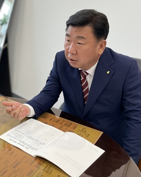 ▲ 청주시가 특별교부세 58억원을 확보했다.사진은 이범석 시장이 행안부를 방문 설명하는 모습.ⓒ청주시