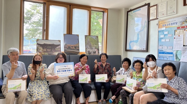 ▲ 영천의 청년예술가들이 지역을 다시 바라보고 재해석해 만든 다양한 콘텐츠를 지역아동센터와 자양면 충효2리 마을에 지난 28일 전달했다.ⓒ영천시