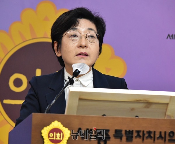 ▲ 이순열 세종시의회 의장이 3일 의회 대회실에서 제4대 의회 1주년 기자회견을 하고 있다.ⓒ이길표 기자