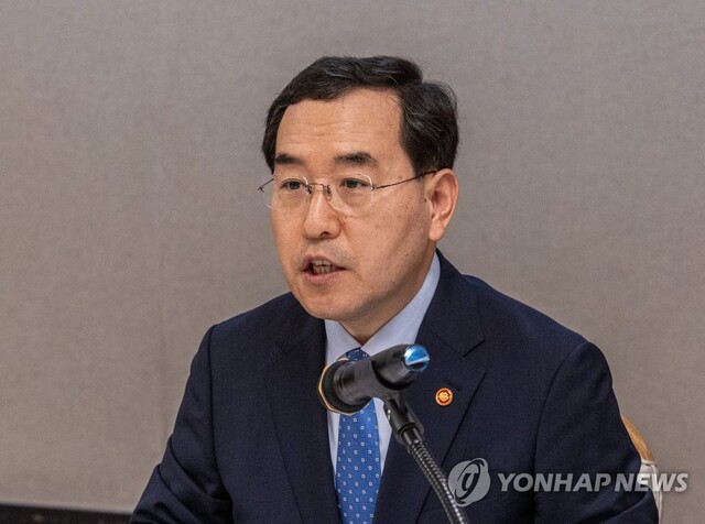 ▲ 민주노총이 2주간 총파업에 들어간 3일 오후 이창양 산업통상자원부 장관이 서울 종로구 정부서울청사에서 열린 경제 6단체와의 긴급 간담회에 참석해 발언하고 있다.ⓒ연합뉴스