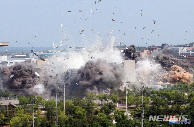 ▲ 북한이 지난 2020년 6월 16일 개성공단 내 남북공동연락사무소를 폭파했다. ⓒAP/뉴시스