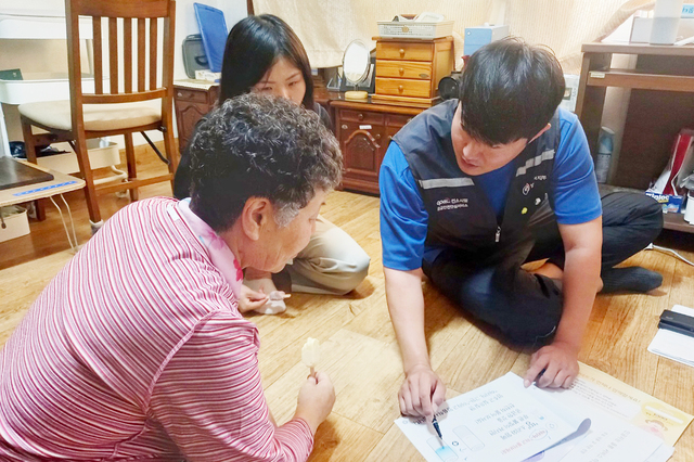 ▲ 청송군 치매안심센터는 치매관리사업의 일환으로 재단법인 행복커넥트와 협약을 체결하고 7월부터 ‘행복커뮤니티 인공지능 돌봄 서비스’를 시범 운영한다.ⓒ청송군