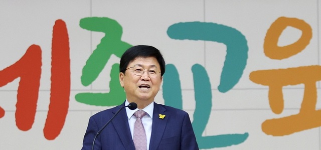 ▲ 최진교 세종교육감이 5일 직원 월례회에서 인사말을 하고 있다.ⓒ세종교육청