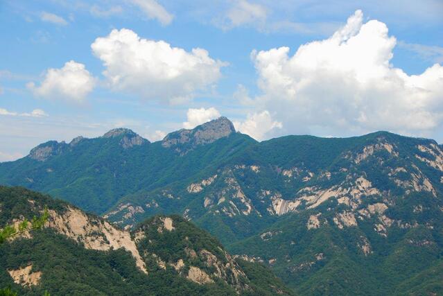 ▲ 북바위산에서 바라본 월악산 산등성.ⓒ진경수 山 애호가