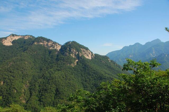 ▲ 북바위 도착 전 조망 바위에서 바라본 용마산.ⓒ진경수 山 애호가