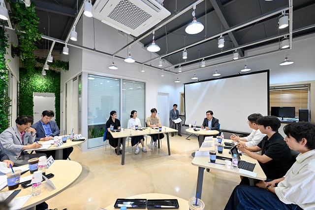 ▲ 김광열 군수가 취촌 청년대표들을 만나 소통의 시간을 가졌다.ⓒ영덕군