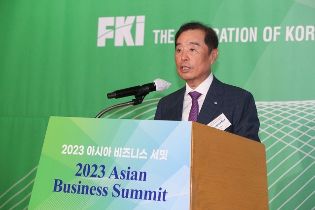 ▲ 김병준 전경련 회장직무대행이 지난 5일 전경련회관 컨퍼런스센터에서 열린 '제12차 아시아 비즈니스 서밋'에 참석해 인사말을 하고 있다. ⓒ전경련
