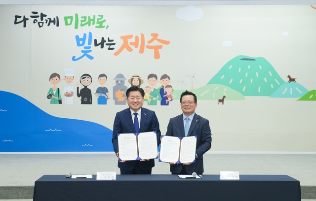 ▲ 어성철 한화시스템 대표이사(사진 오른쪽),오영훈 제주특별자치도지사(사진 왼쪽).ⓒ한화시스템