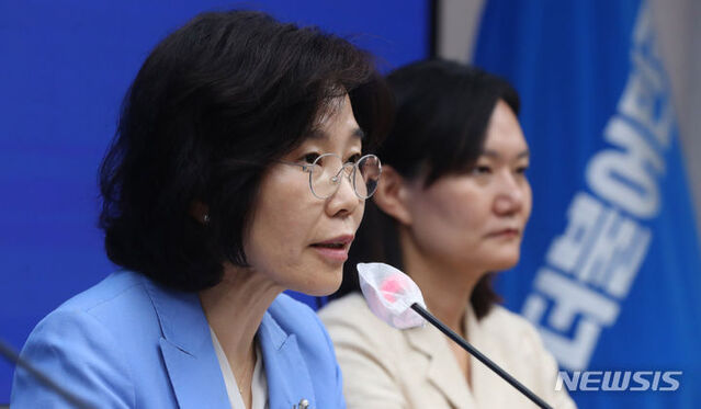 ▲ 김은경 더불어민주당 혁신위원장이 6일 오전 서울 여의도 더불어민주당사에서 열린 혁신위원회 제6차 회의에 참석해 발언하고 있다. ⓒ뉴시스