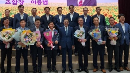 ▲ 청주축산농협이‘상호금융대출금 1조5000억원 달성탑’을 수상했다.ⓒ청주축산농협