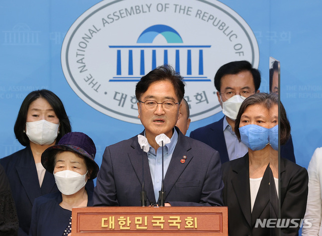 ▲ 우원식 더불어민주당 의원이 지난해 7월20일 서울 여의도 국회 소통관에서 민주유공자법 정기국회 통과 촉구 기자회견을 하고 있다. ⓒ뉴시스