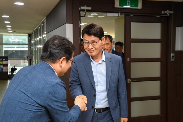 ▲ 박남서 영주시장은 민선8기 취임 1주년을 맞아 6일부터 7일까지 이틀에 걸쳐 영주시의 주요 기관을 방문했다.ⓒ영주시