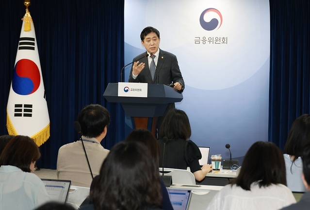 ▲ 김주현 금융위원장이 7일 오전 정부서울청사에서 진행된 취임 1주년 기자간담회에서 발언하고 있다.ⓒ금융위원회