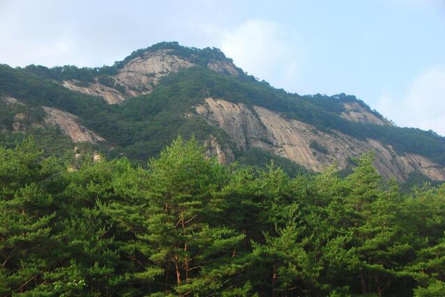 ▲ 하늘재 관음리에서 바라본 포암산.ⓒ진경수 山 애호가