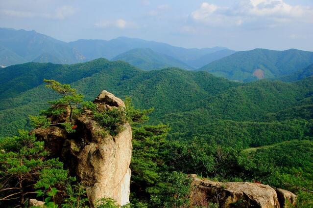 ▲ 광채를 발하는 선바위.ⓒ진경수 山 애호가