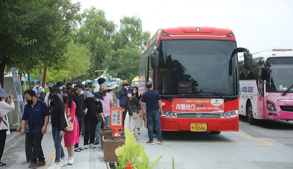 ▲ 부여군이 13일부터 4일간 무료 셔틀버스와 셔틀택시를 운행한다.ⓒ부여군