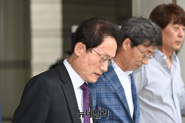 ▲ 조희연 서울교육감이 10일 오전 서울 서초구 서울고등법원에서 열린 직권남용권리행사방해 관련 공판에 출석하고 있다. ⓒ서성진 기자