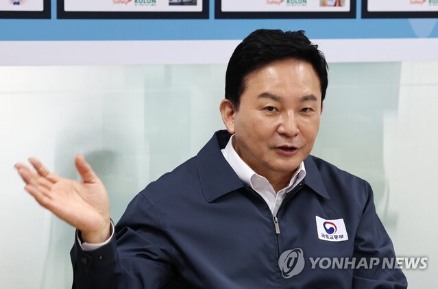 ▲ 원희룡 국토교통부 장관이 10일 오전 세종시의 한 공동주택 건설 현장에서 열린 타워크레인 안전점검 간담회에 참석해 발언하고 있다.ⓒ연합뉴스