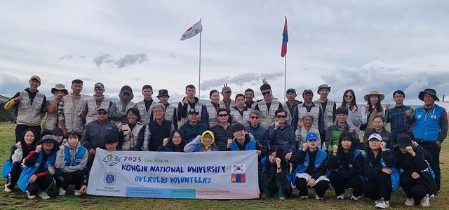 ▲ 학생 해외봉사단이 기념촬영을 하고 있다.ⓒ공주대