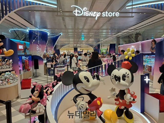 ▲ 현대백화점이 판교점 5층에 '디즈니 스토어'를 열었다.ⓒ조현우 기자