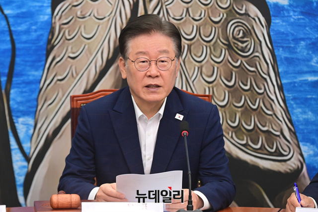 ▲ 이재명 더불어민주당 대표가 12일 오전 국회에서 열린 최고위원회의에 참석해 모두발언을 하고 있다. ⓒ이종현 기자