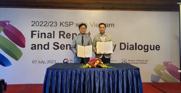▲ 한밭대 지역협력센터가 지난 7일 베트남 하노이에서 베트남 과학기술부 산하단체인 국가창업 지원센터(이하 NSSC)와 업무협약을 체결했다.ⓒ한밭대