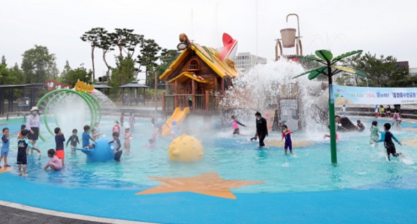 ▲ 유성 물놀이장이 다양한 콘텐츠를 갖춘 차별화된 팝업형 워터파크로 자리매김했다.ⓒ대전유성구