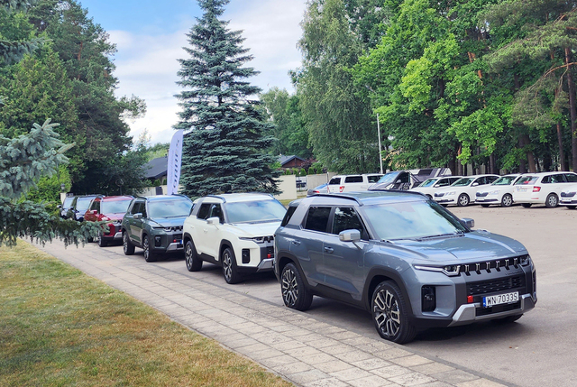 ▲ KG모빌리티가 유럽 시장 론칭 행사를 개최했다. 토레스 시승 및 전시 차량 모습. ⓒKG모빌리티