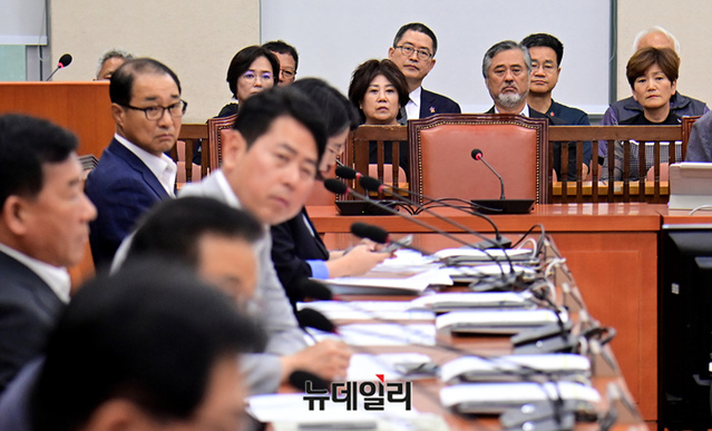 ▲ 13일 국회에서 열린 행정안전위원회 회의에서 '10·29이태원참사 피해자 권리보장과 진상규명 및 재발방지를 위한 특별법안' 공청회가 열리고 있다.ⓒ이종현 기자