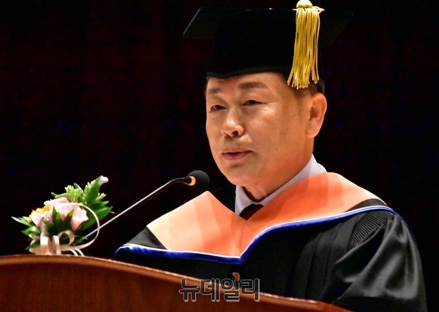 ▲ 임경호 공주대 총장이 13일 공주대 백제교육문화관 컨벤션홀에서 취임사를 하고 있다.ⓒ이길표 기자