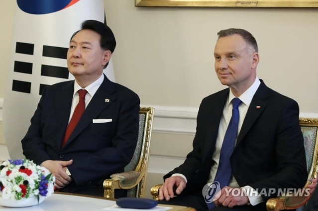 ▲ 폴란드를 공식 방문 중인 윤석열 대통령이 13일(현지시간) 바르샤바 대통령궁에서 안제이 두다 폴란드 대통령과 정상회담을 하고 있다. ⓒ연합뉴스