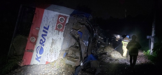 ▲ 탈선한 무궁화호.ⓒ연합뉴스