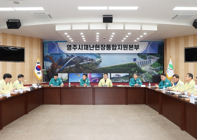 ▲ 경북도의회 배한철 의장은 15일 오후 집중호우로 파손된 주택과 도로 등 예천, 봉화, 영주, 문경 등 피해현장을 긴급 방문해 응급 복구 추진현황을 점검했다.ⓒ경북도의회