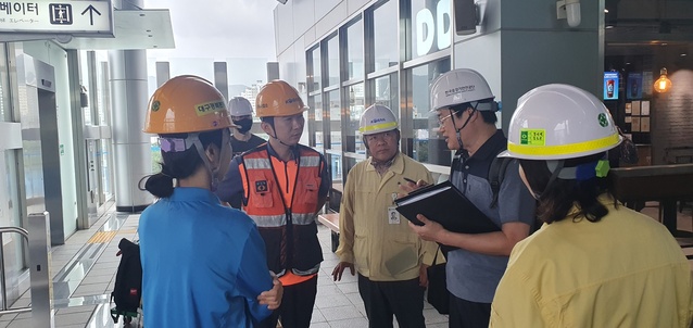 ▲ 경산시는 14일 유사사고 재발 방지를 위해 14일부터 28일까지 15일간 관내 에스컬레이터 61대를 긴급 특별 점검을 실시한다.ⓒ경산시