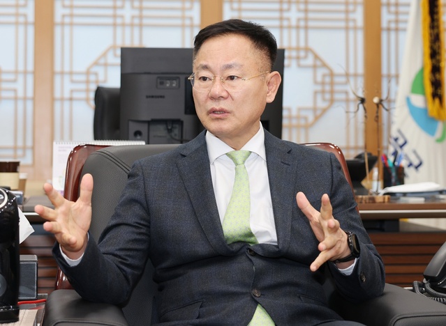 ▲ 김재욱 칠곡군수는 취임 1주년을 맞아 대규모 기념행사 대신 민생현장 방문과 봉사활동으로 민선 8기 2년 차 본격적인 업무를 시작했다.ⓒ칠곡군